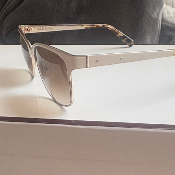 Bobbi Brown Cream and Gold Sunglasses - Picture 2 of 4